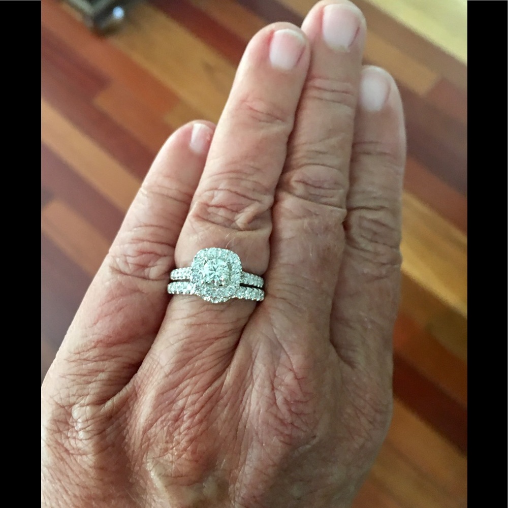 Neil Lane 14K Diamond Halo Ring & Diamond Band - Picture 4 of 10